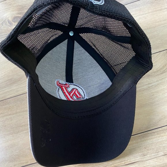 New Jersey Devils Mitchell and Ness Jacket (Large) and Reebok Hat (One Size) - Picture 12 of 12